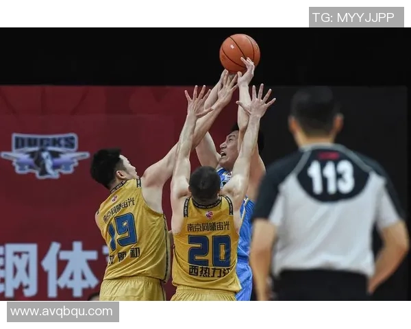 南京篮球队荣登篮球团队协作排行榜第一名展现卓越团队精神与实力