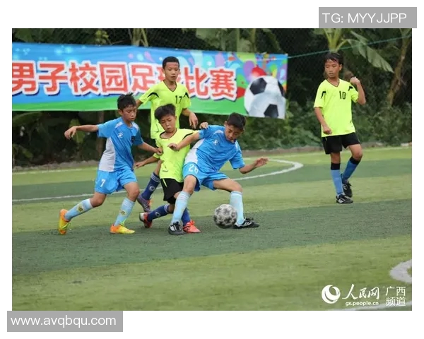 深圳足球队的团队协作:如何在比赛中实现默契与配合的完美结合 深圳足球队的团队协作:如何在比赛中实现默契与配合的完美结合